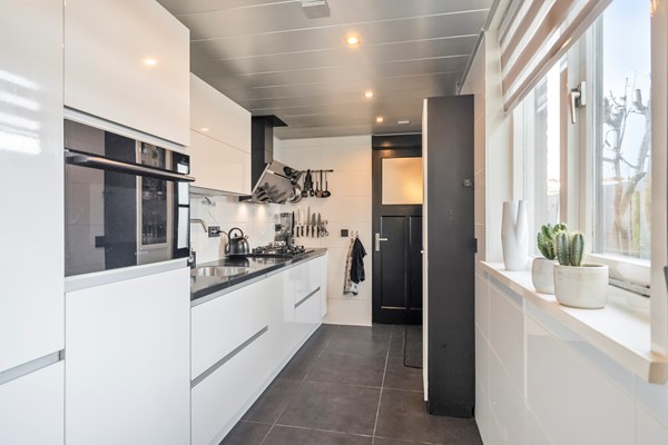 Medium property photo - H.A. Lorentzstraat 93, 1782 JH Den Helder